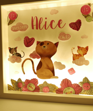 Quadro de Nascimento de um Gato com Novelo de Lã